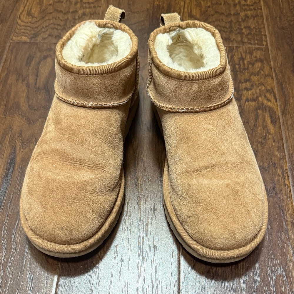 Ugg ultra mini boot size 8